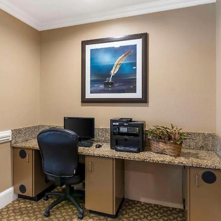 טיפטון Comfort Inn & Suites מראה חיצוני תמונה