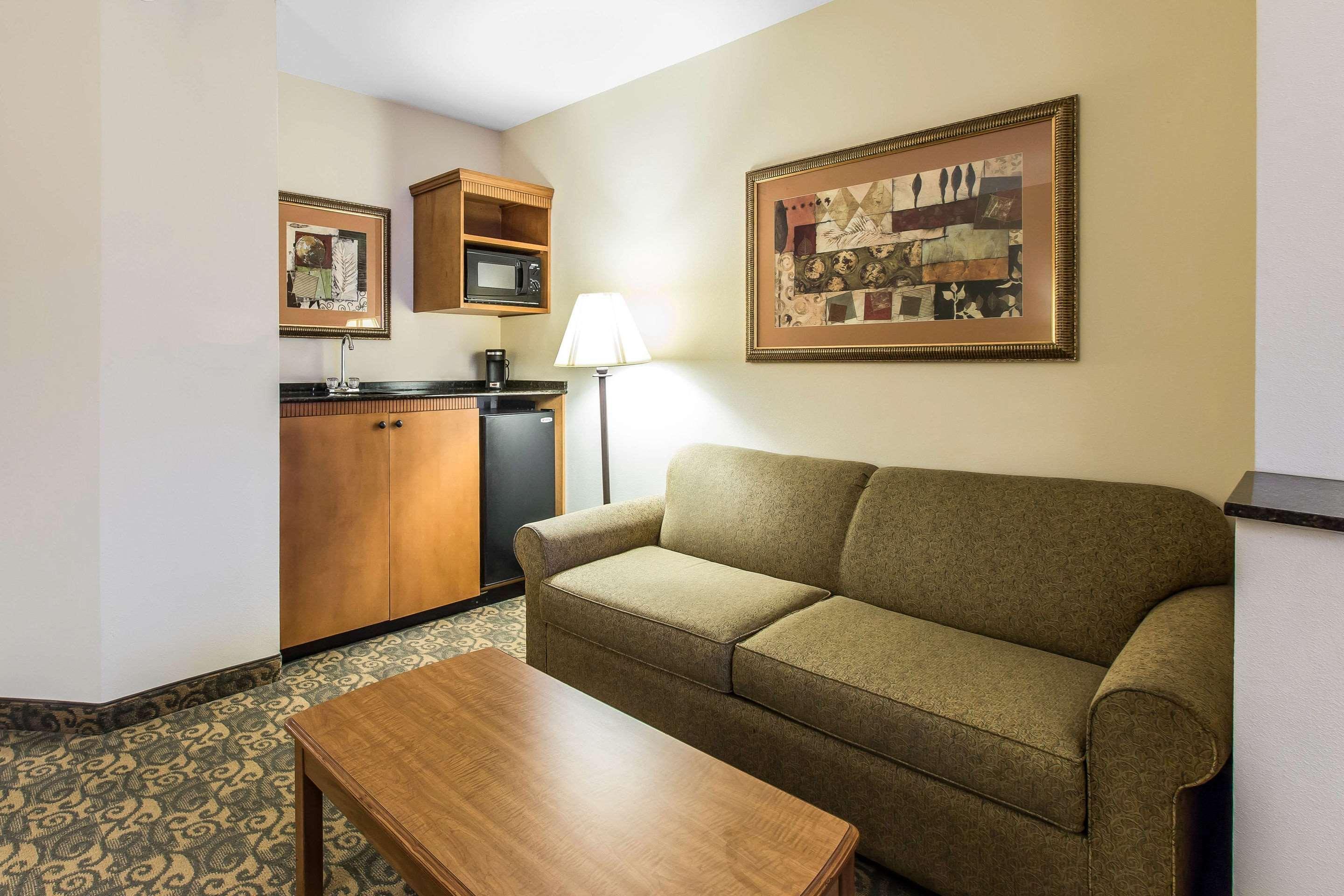 טיפטון Comfort Inn & Suites מראה חיצוני תמונה