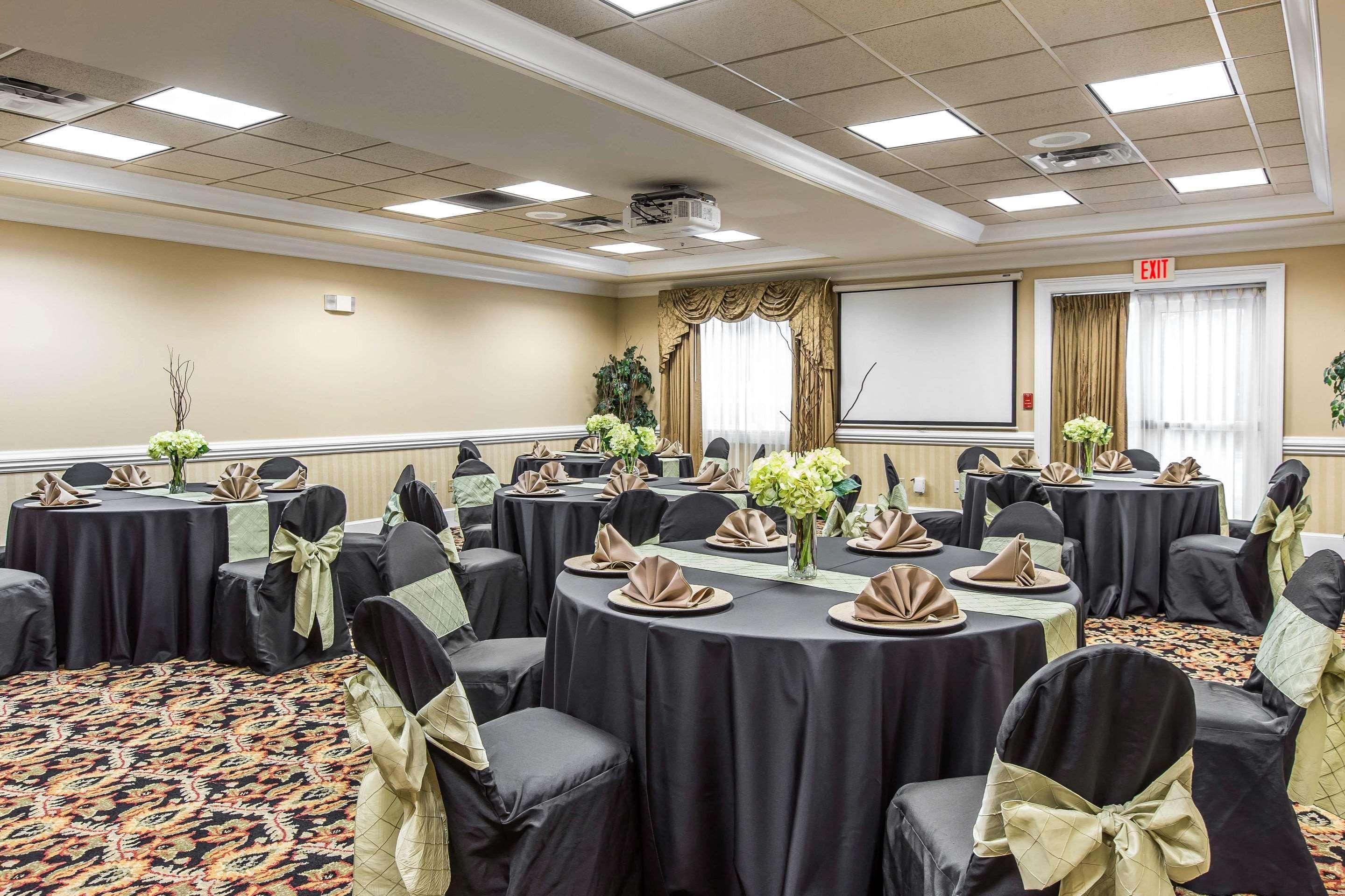 טיפטון Comfort Inn & Suites מראה חיצוני תמונה