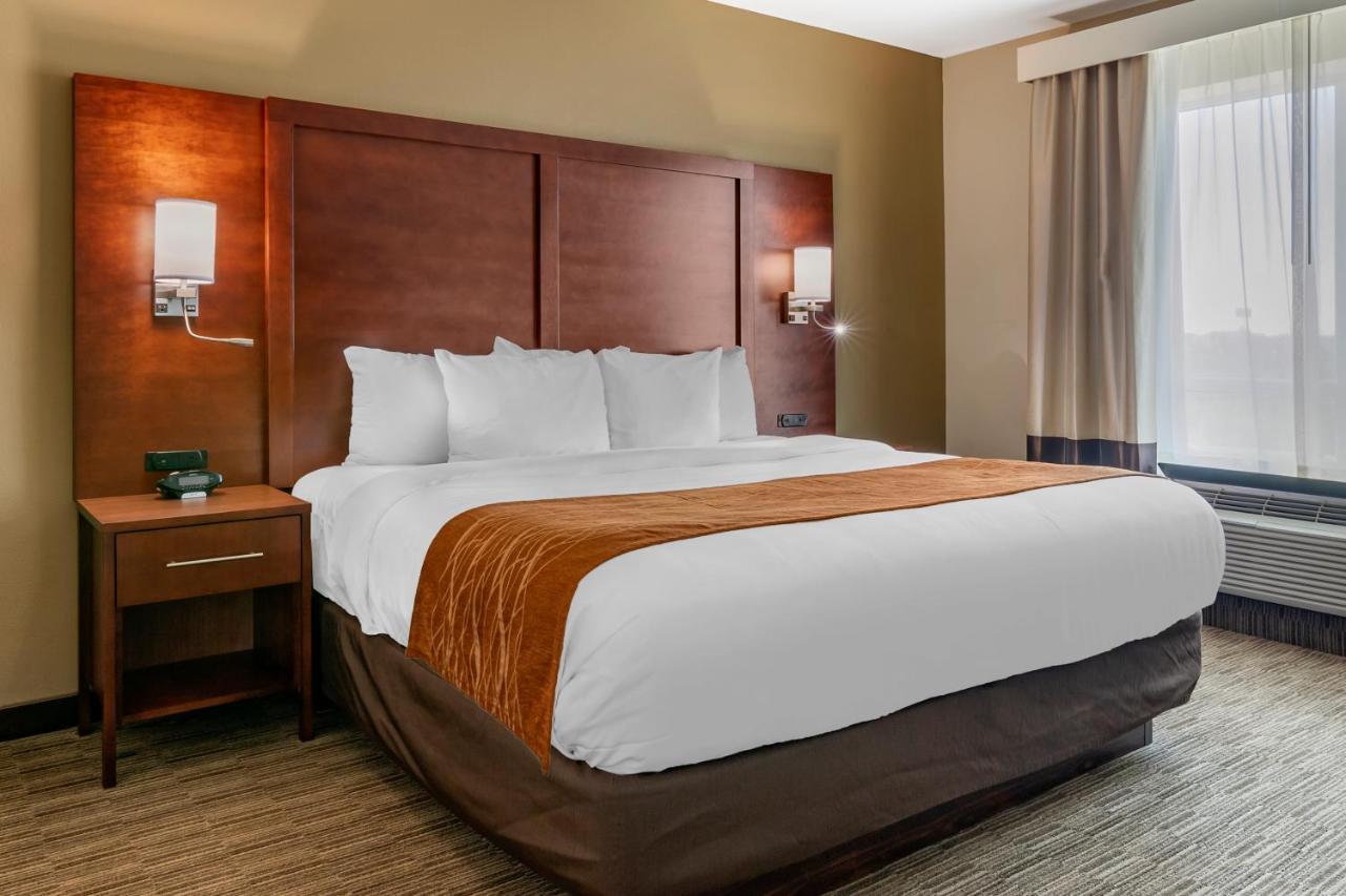 טיפטון Comfort Inn & Suites מראה חיצוני תמונה