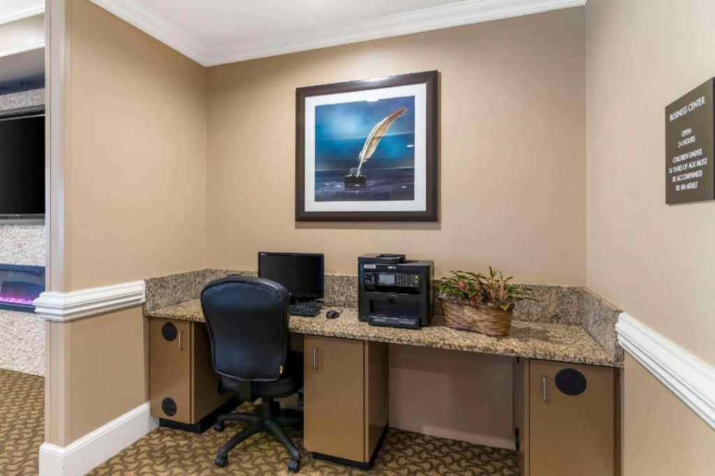 טיפטון Comfort Inn & Suites מראה חיצוני תמונה