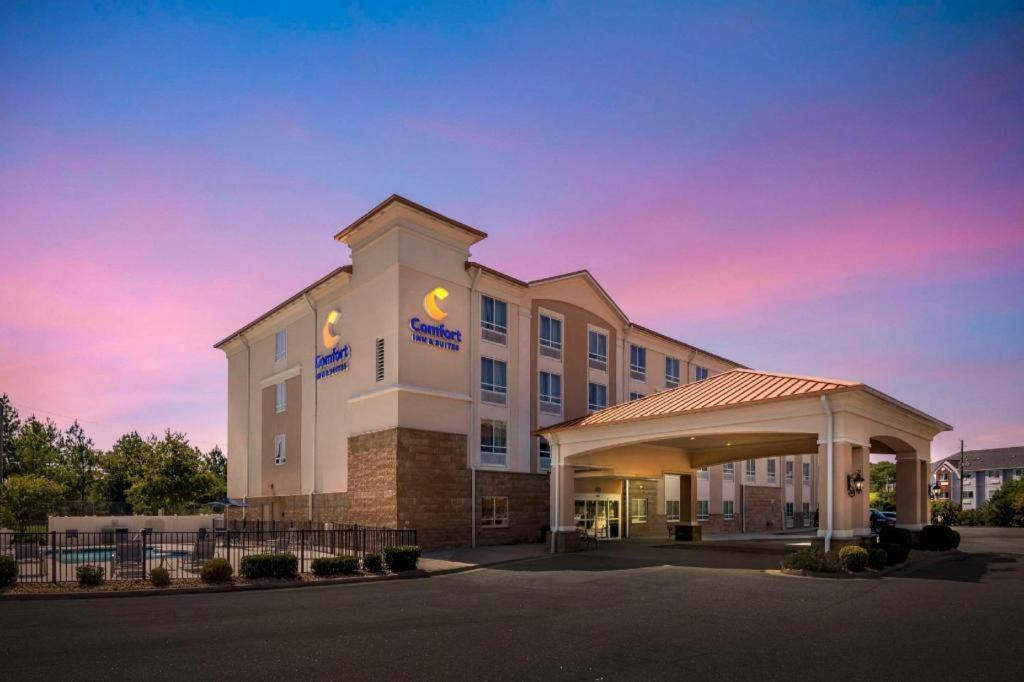 טיפטון Comfort Inn & Suites מראה חיצוני תמונה