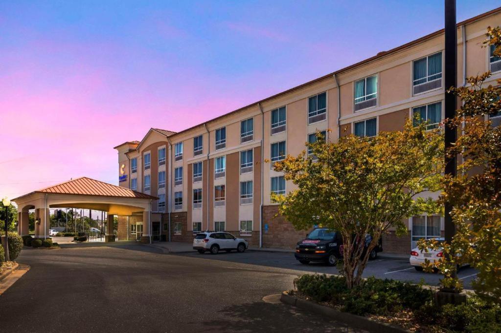 טיפטון Comfort Inn & Suites מראה חיצוני תמונה