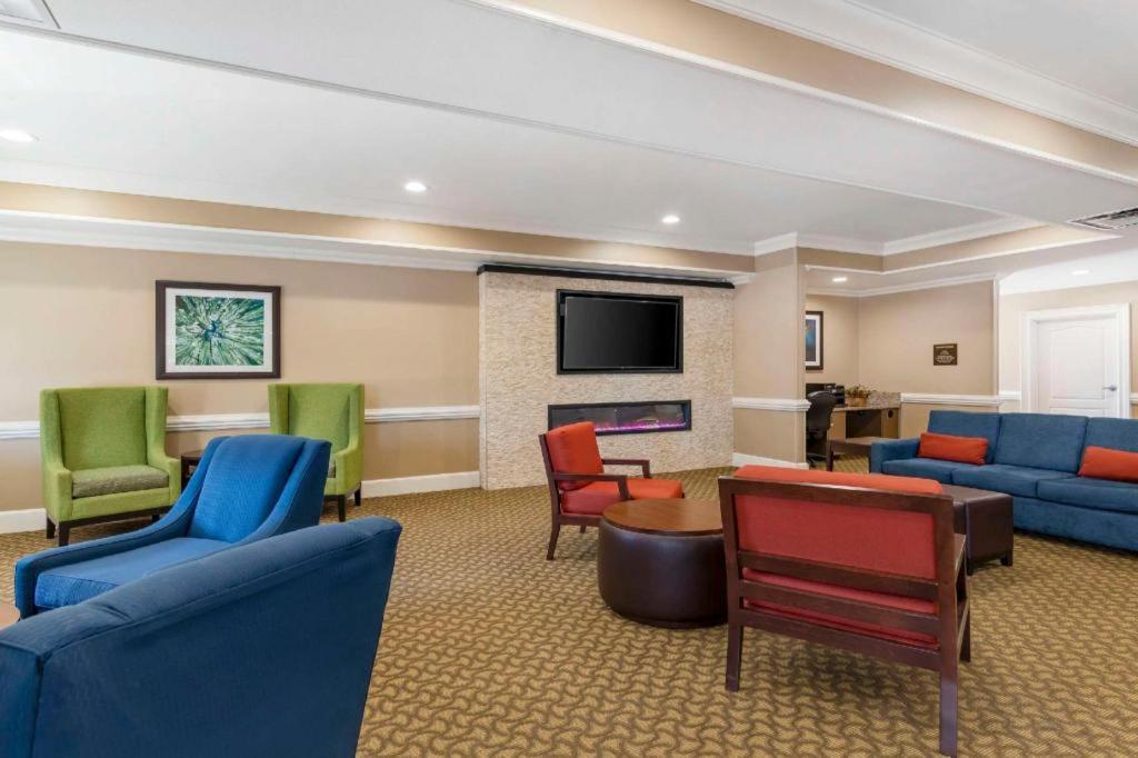 טיפטון Comfort Inn & Suites מראה חיצוני תמונה
