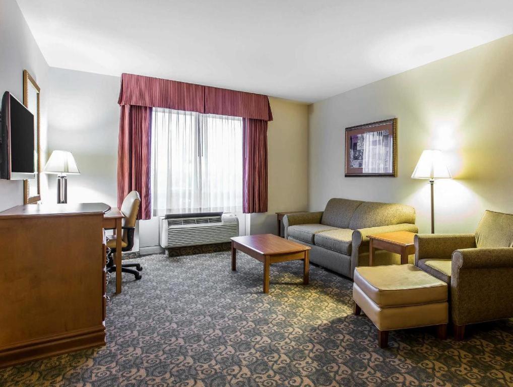 טיפטון Comfort Inn & Suites מראה חיצוני תמונה